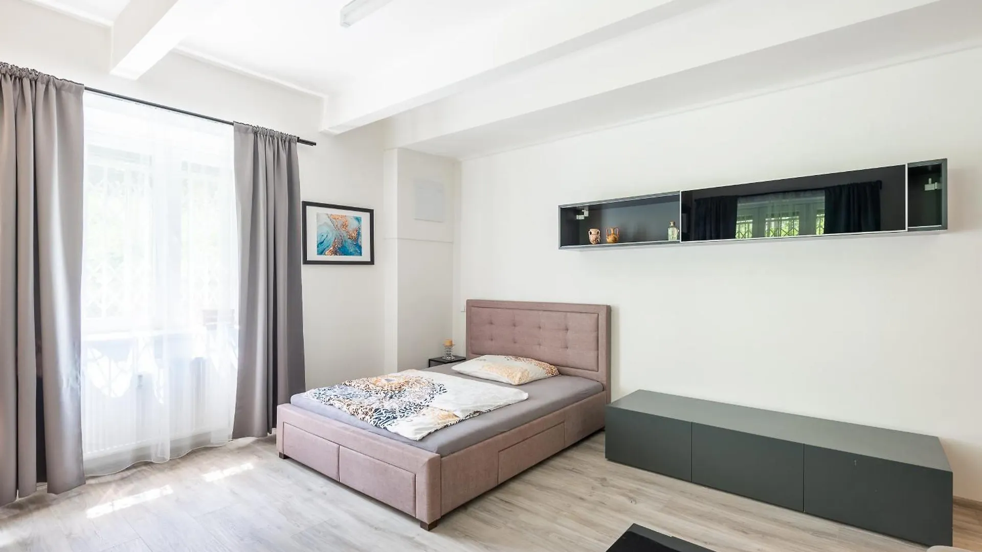 Apartment By The Metro With Private Parking Prague